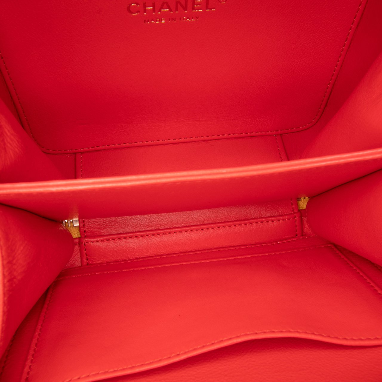 Chanel Small Tricolor Caviar CC Filigree Vanity Case Oranje