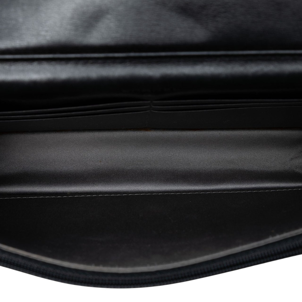 Chanel Studded Lambskin CC Wallet on Chain Zwart