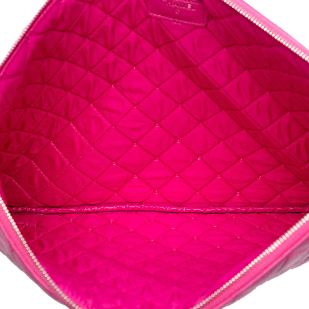 Chanel Large Quilted Caviar O Case Clutch Roze