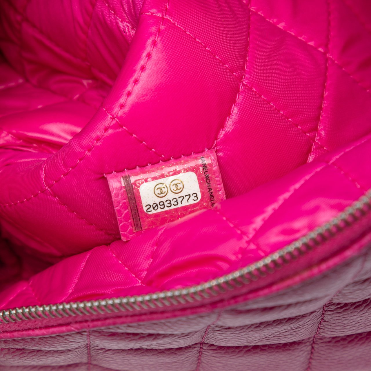 Chanel Large Quilted Caviar O Case Clutch Roze