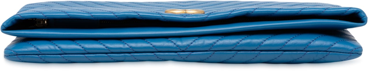 Chanel CC Chevron Lambskin Fold Over Clutch Blauw