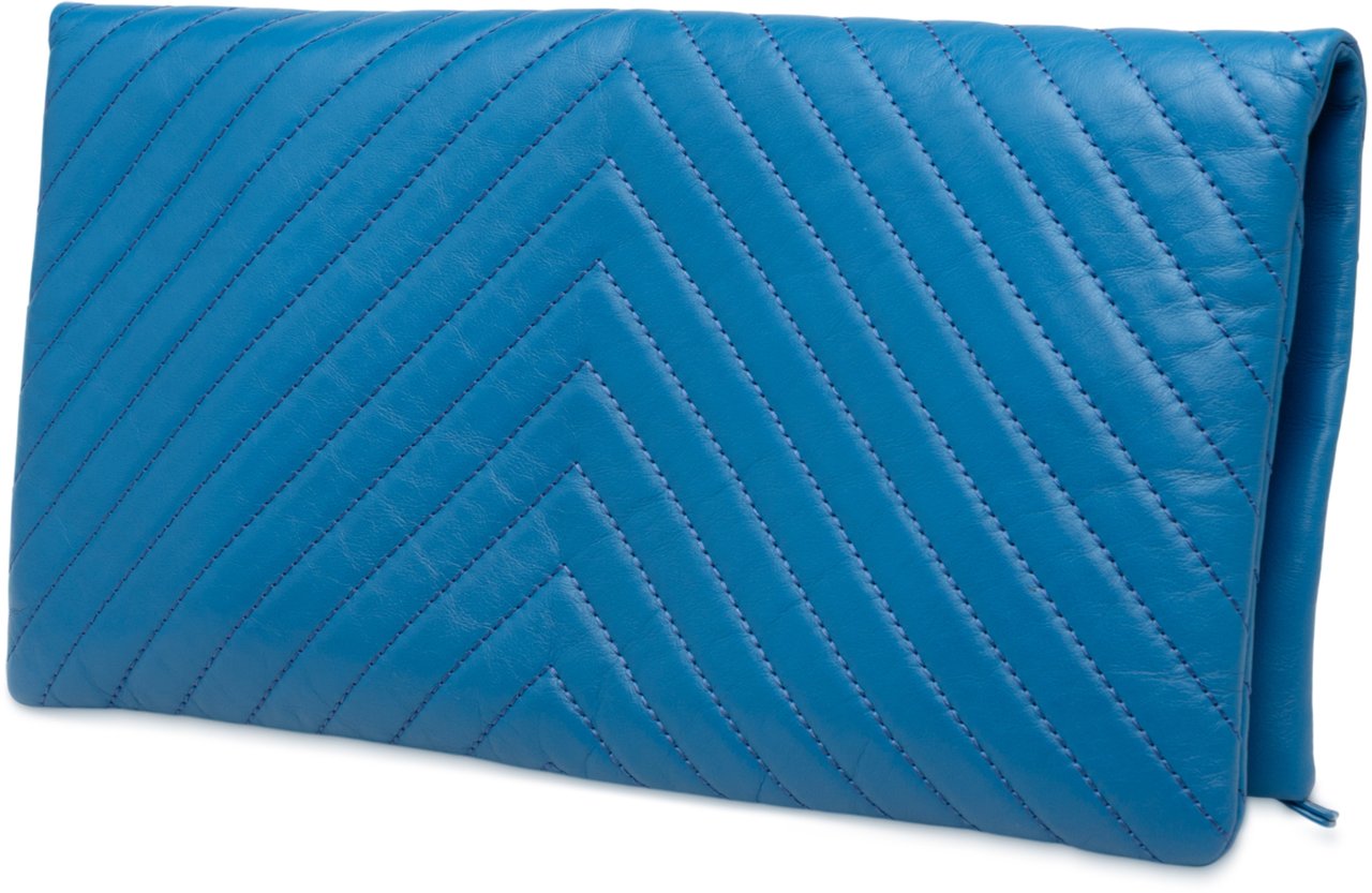 Chanel CC Chevron Lambskin Fold Over Clutch Blauw