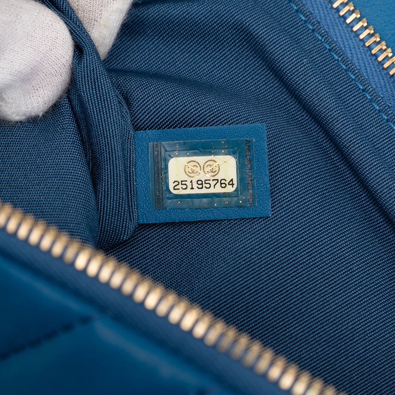 Chanel CC Chevron Lambskin Fold Over Clutch Blauw