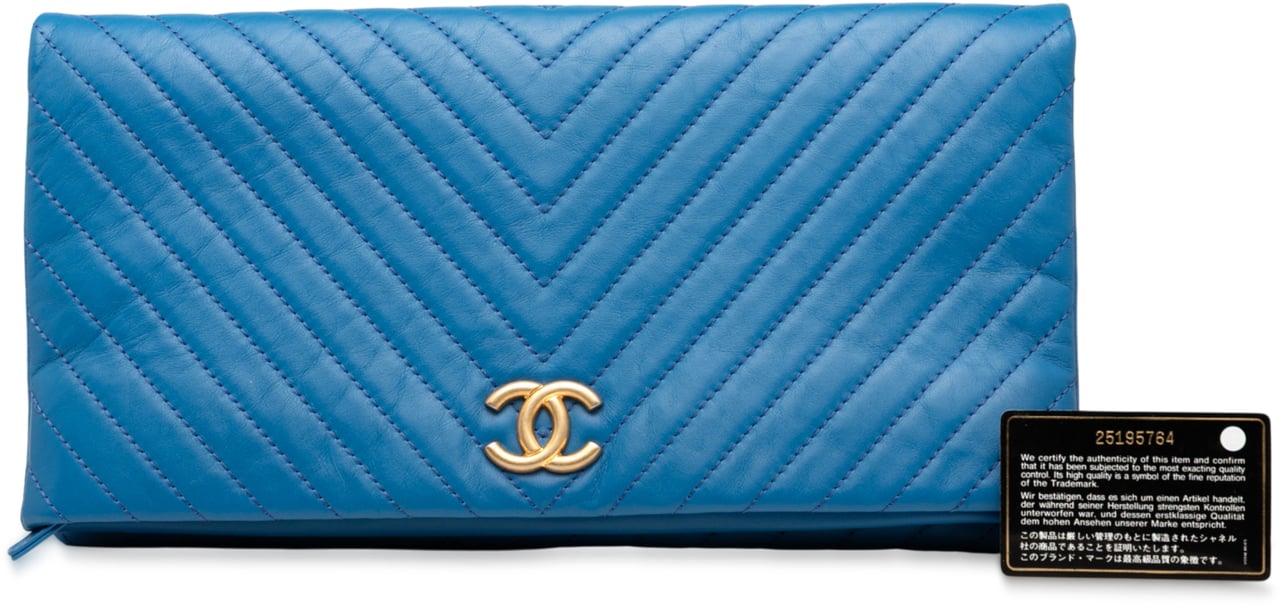 Chanel CC Chevron Lambskin Fold Over Clutch Blauw