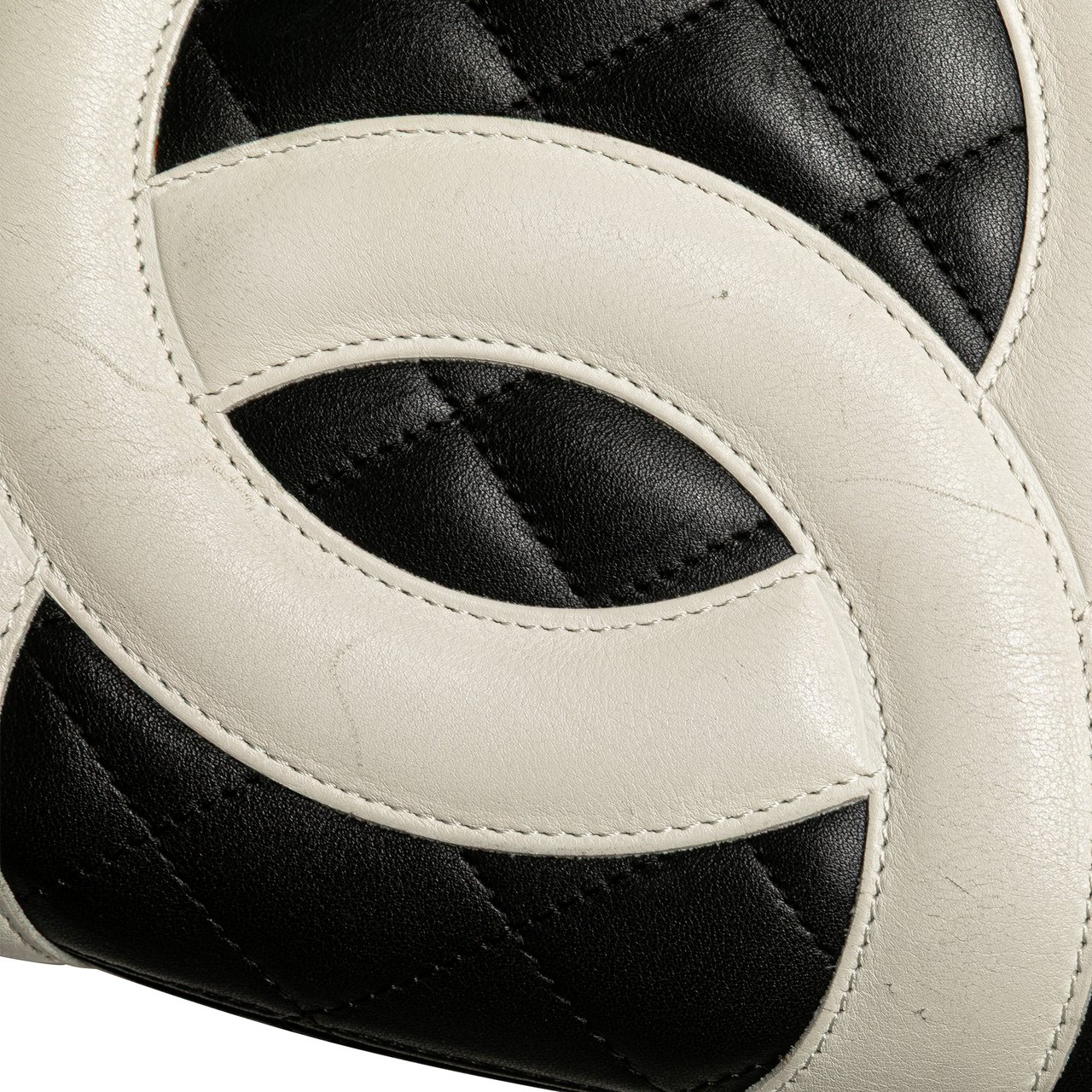 Chanel Medium Lambskin Cambon Ligne Tote Zwart