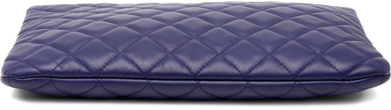 Chanel Medium CC Quilted Lambskin O Case Clutch Paars