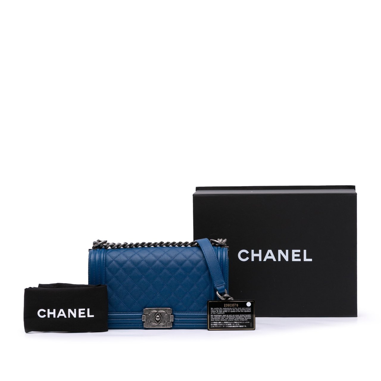 Chanel Old Medium Quilted Caviar Boy Flap Blauw