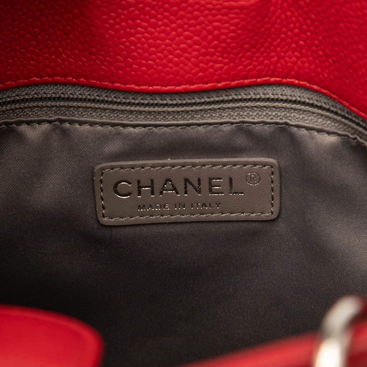 Chanel Caviar Petite Shopping Tote Rood