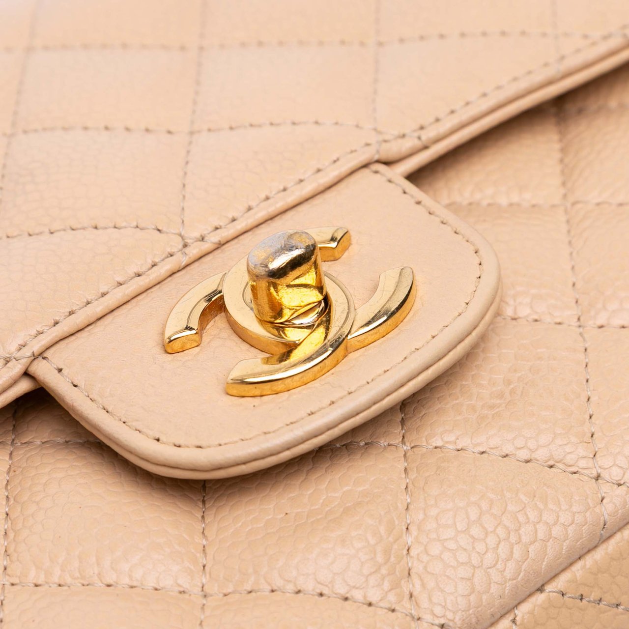 Chanel Medium Classic Caviar Double Flap Bruin