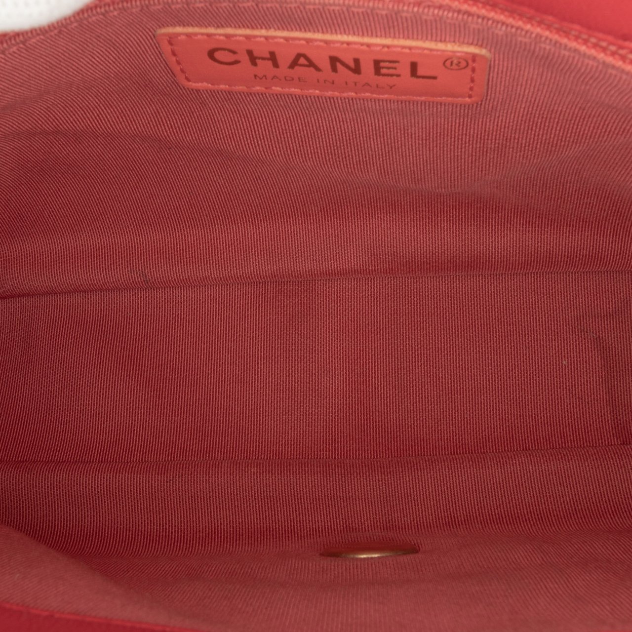Chanel Medium Lambskin In The Loop Flap Rood