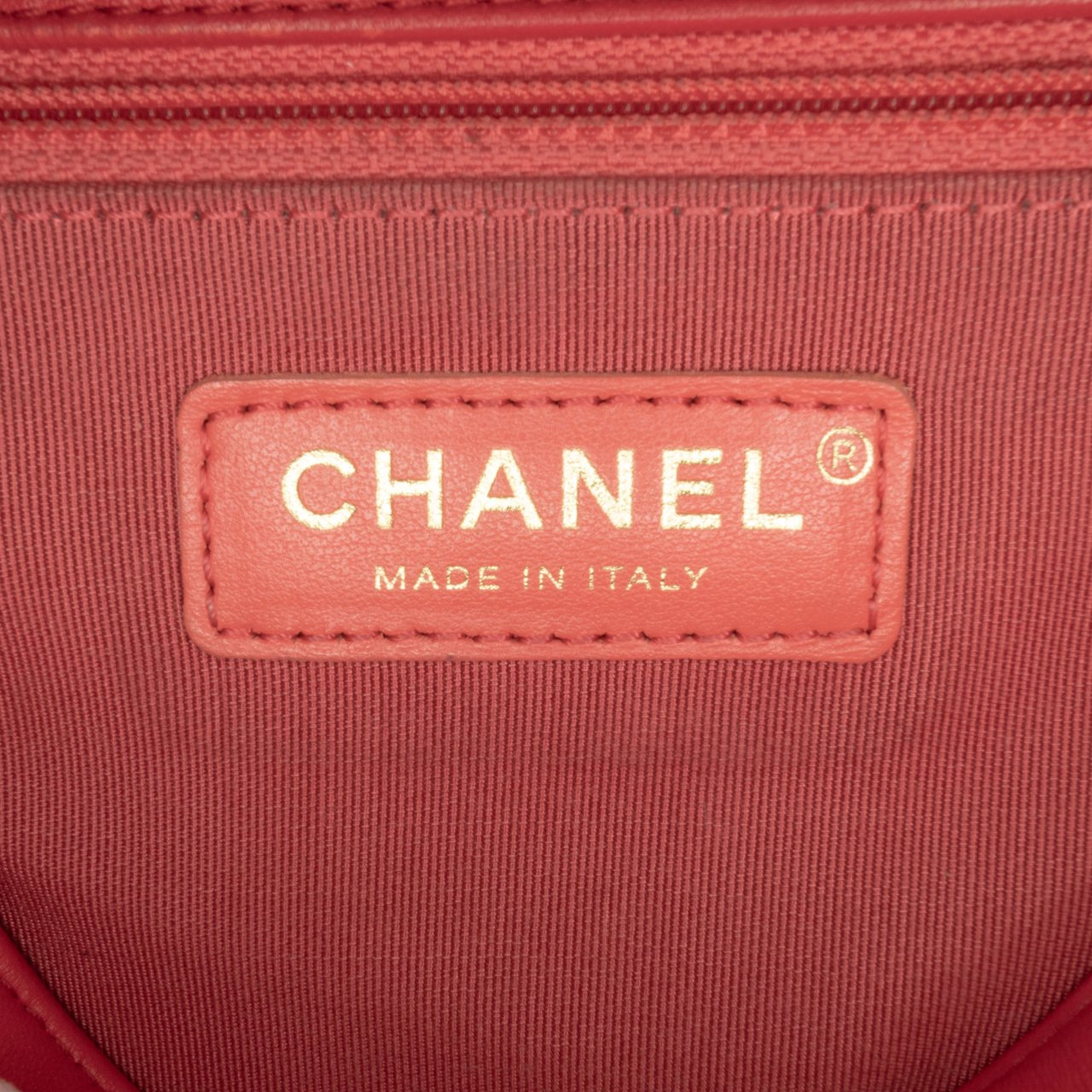 Chanel Medium Lambskin In The Loop Flap Rood