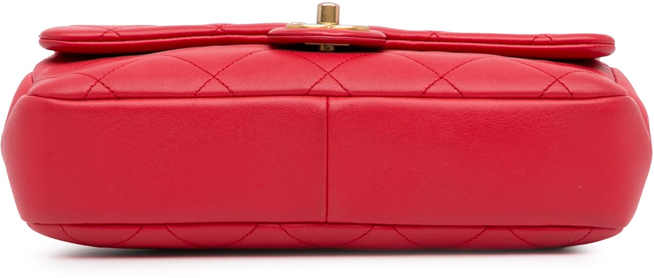 Chanel Medium Lambskin In The Loop Flap Rood