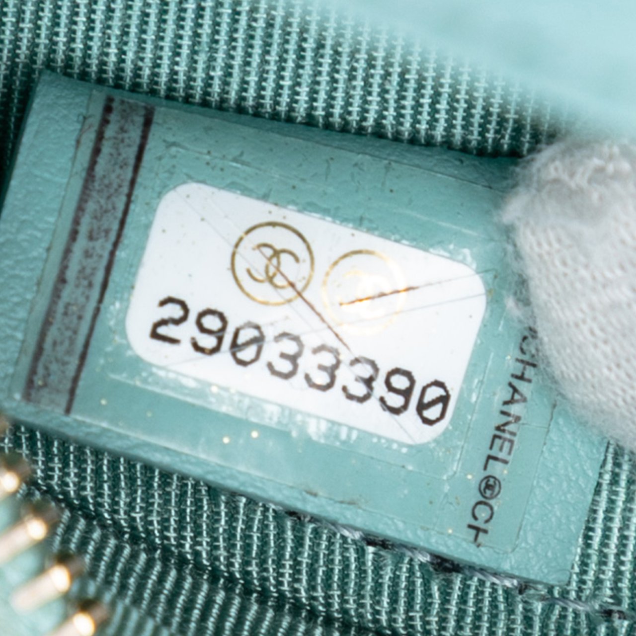 Chanel CC Quilted Caviar Round Clutch With Chain Blauw