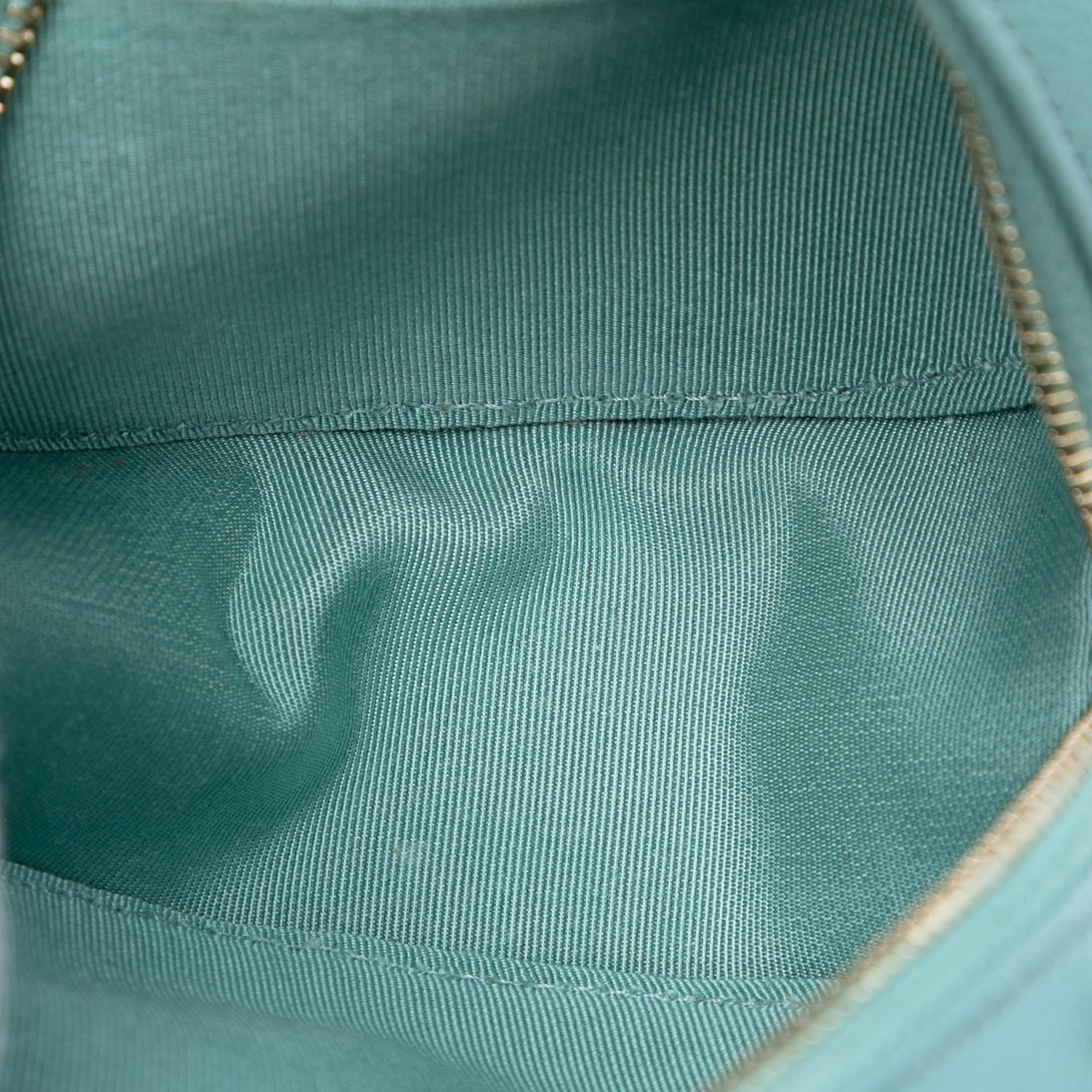 Chanel CC Quilted Caviar Round Clutch With Chain Blauw