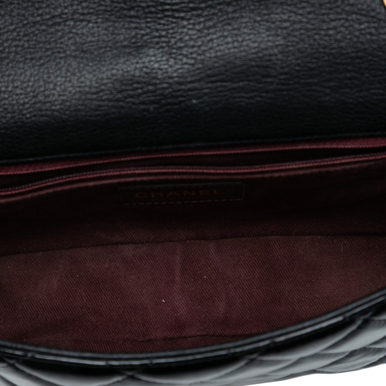 Chanel Paris Salzburg Medium Patent Goatskin CC Eyelet Flap Zwart