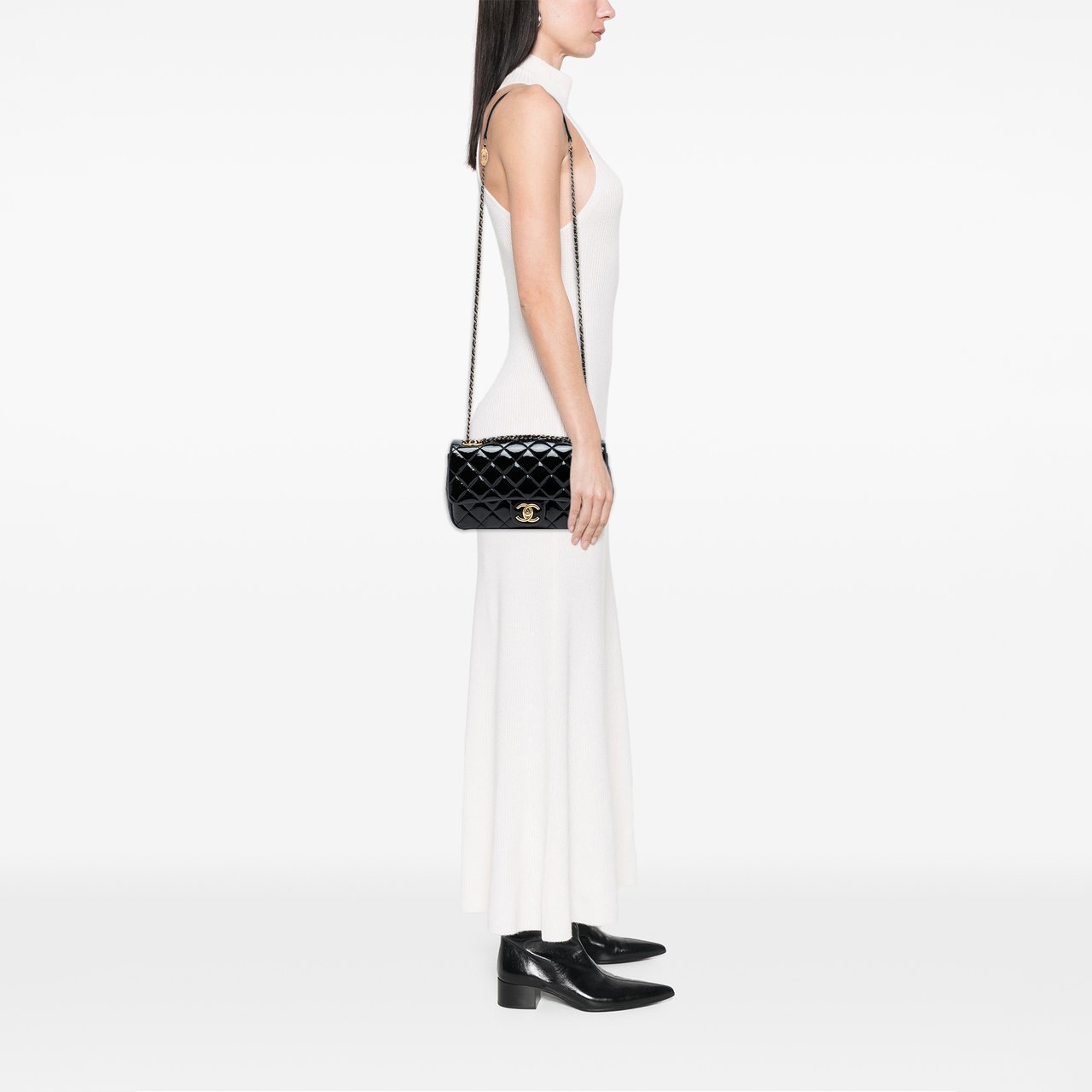 Chanel Paris Salzburg Medium Patent Goatskin CC Eyelet Flap Zwart