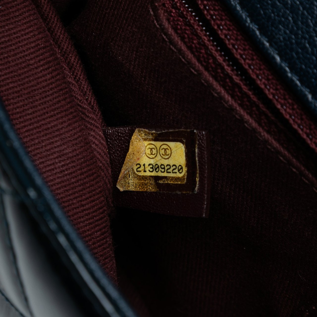 Chanel Paris-Salzburg Medium Patent Goatskin CC Eyelet Flap Blauw