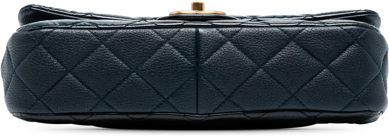 Chanel Paris-Salzburg Medium Patent Goatskin CC Eyelet Flap Blauw