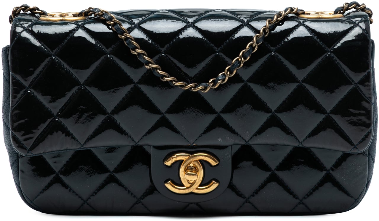 Chanel Paris-Salzburg Medium Patent Goatskin CC Eyelet Flap Blauw