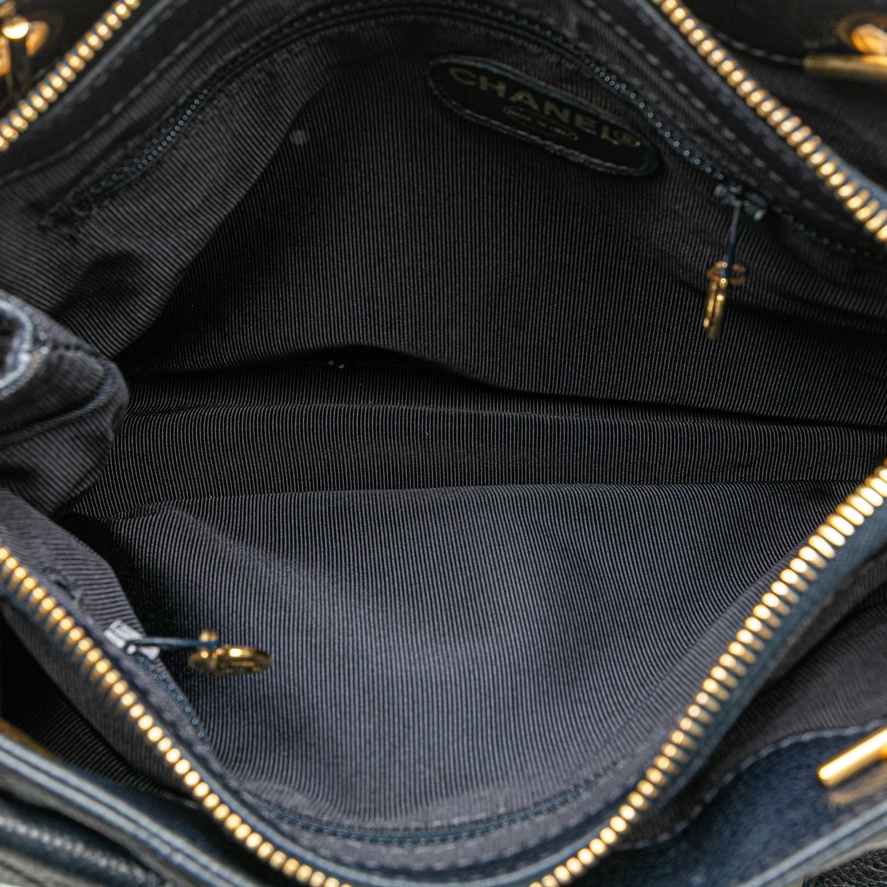 Chanel Quilted Caviar Front Pocket Chain Tote Blauw