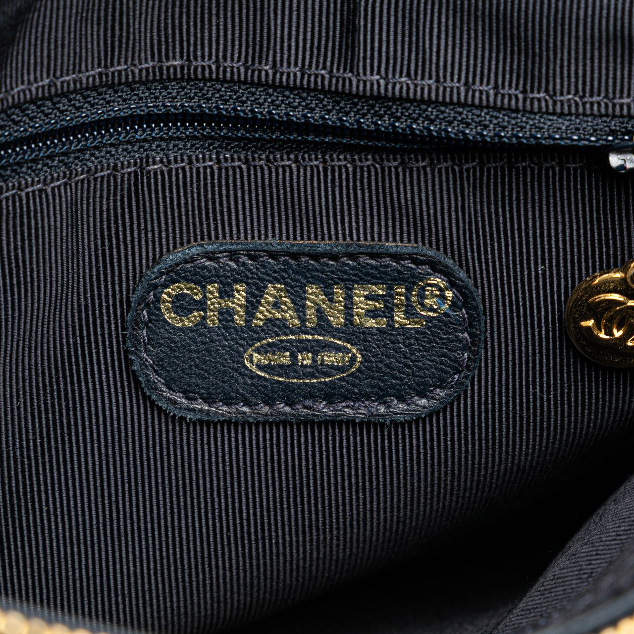 Chanel Quilted Caviar Front Pocket Chain Tote Blauw