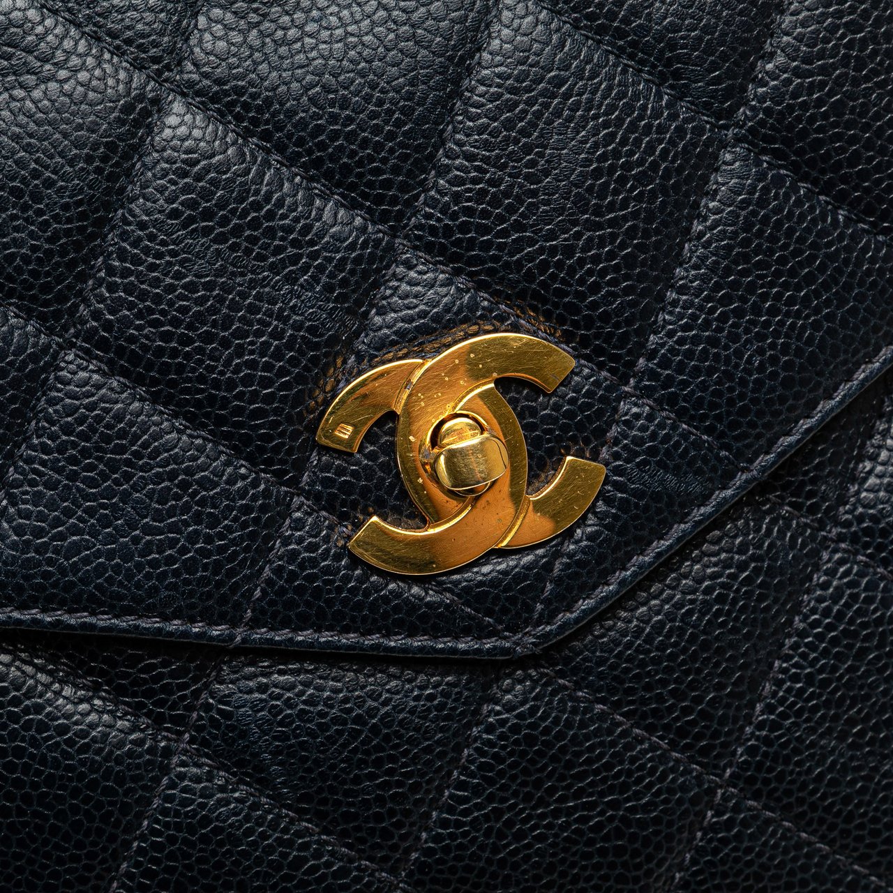 Chanel Quilted Caviar Front Pocket Chain Tote Blauw