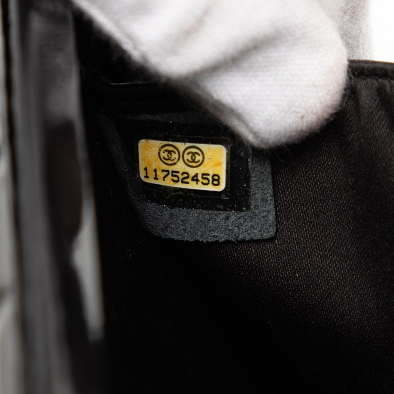 Chanel CC Chocolate Bar Patent Frame Clutch Zwart