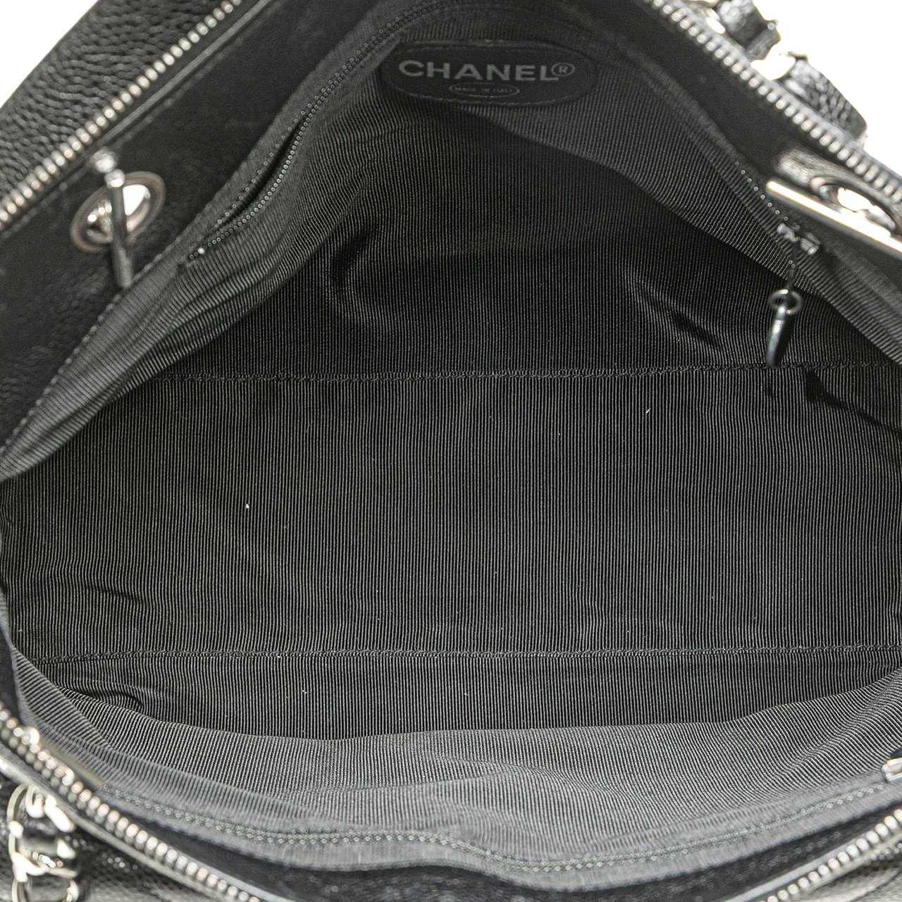 Chanel CC Quilted Caviar Front Pocket Shoulder Bag Zwart