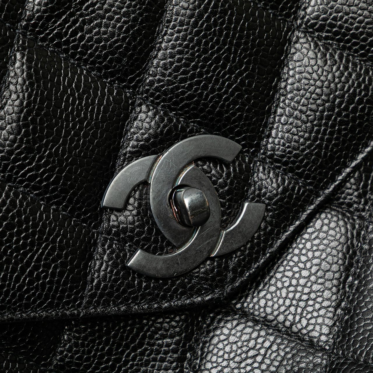 Chanel CC Quilted Caviar Front Pocket Shoulder Bag Zwart