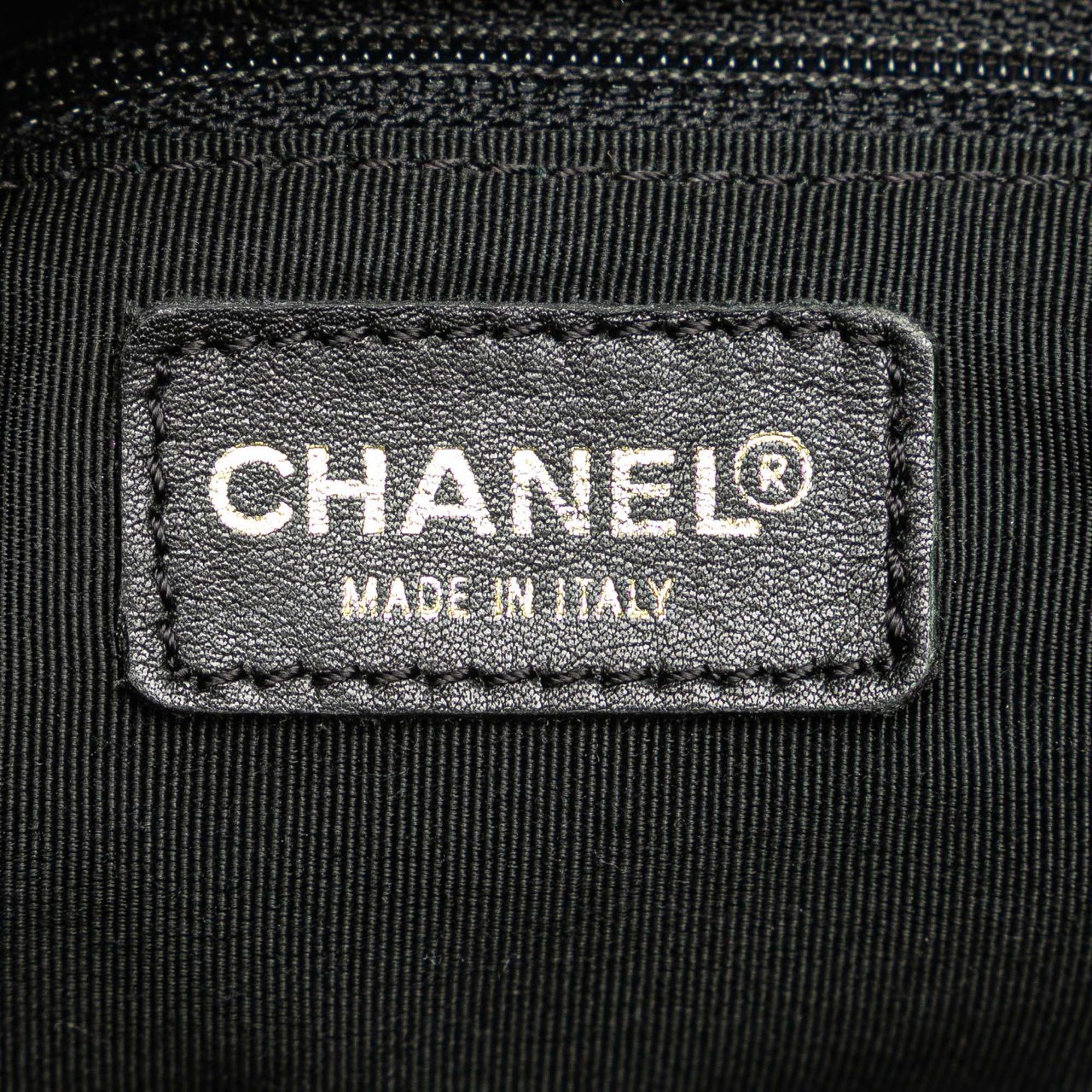 Chanel Medium Lambskin Chocolate Bar Shoulder Bag Zwart