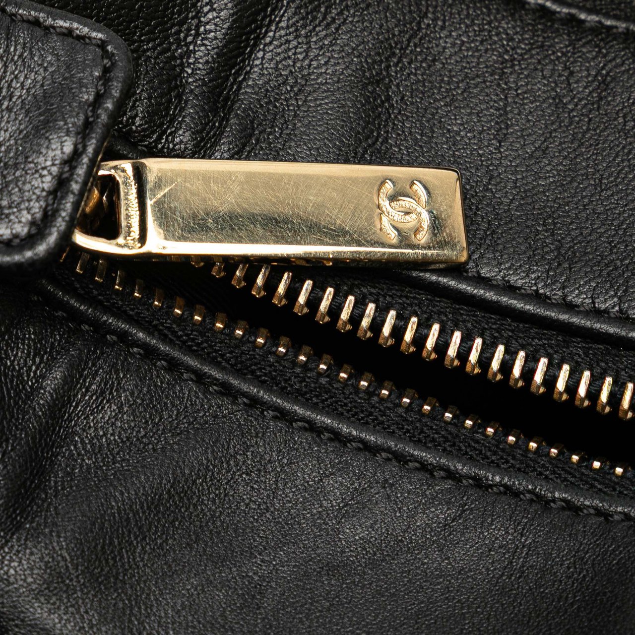 Chanel Medium Lambskin Chocolate Bar Shoulder Bag Zwart