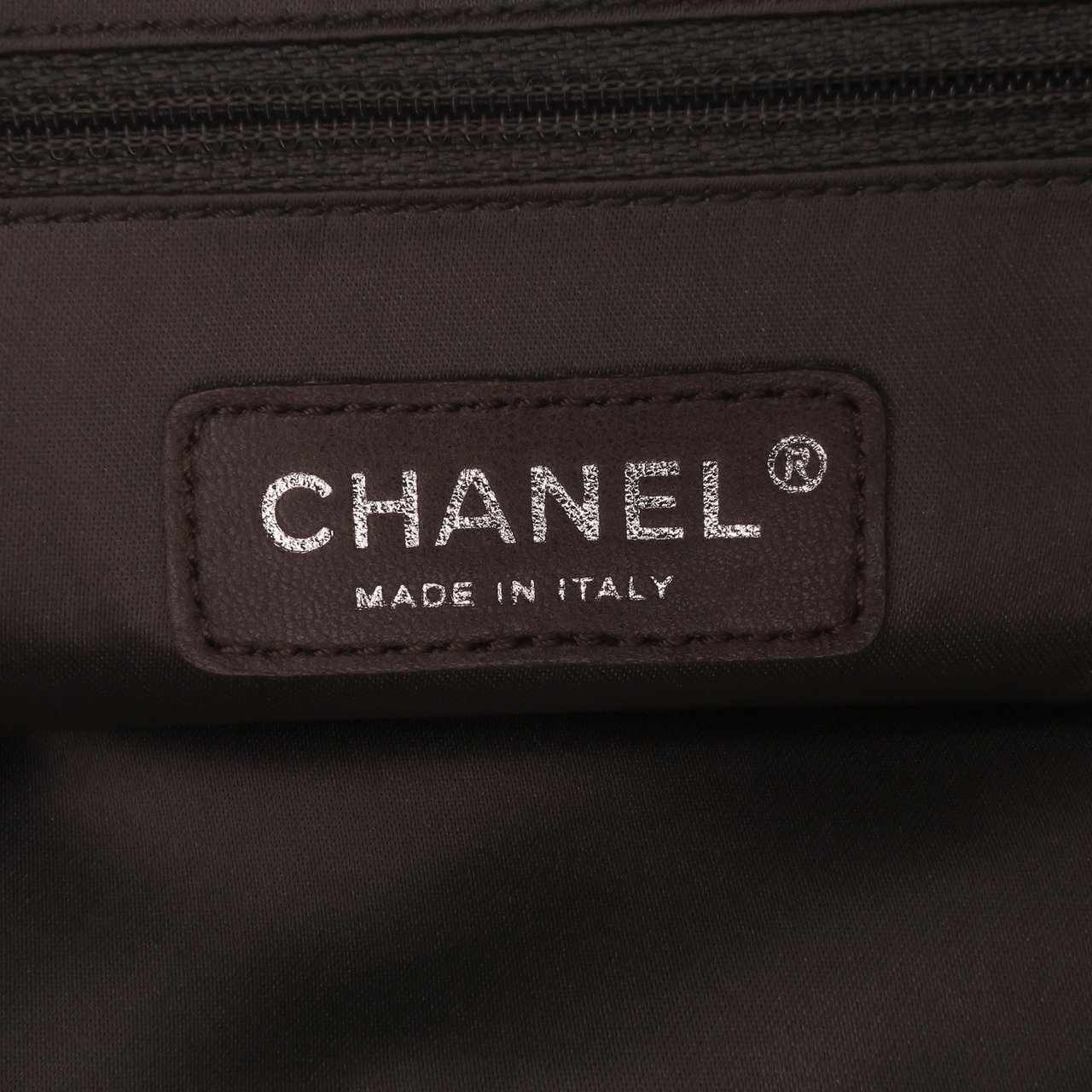 Chanel Perforated Crackled Metallic Calfskin Drill Tote Goud