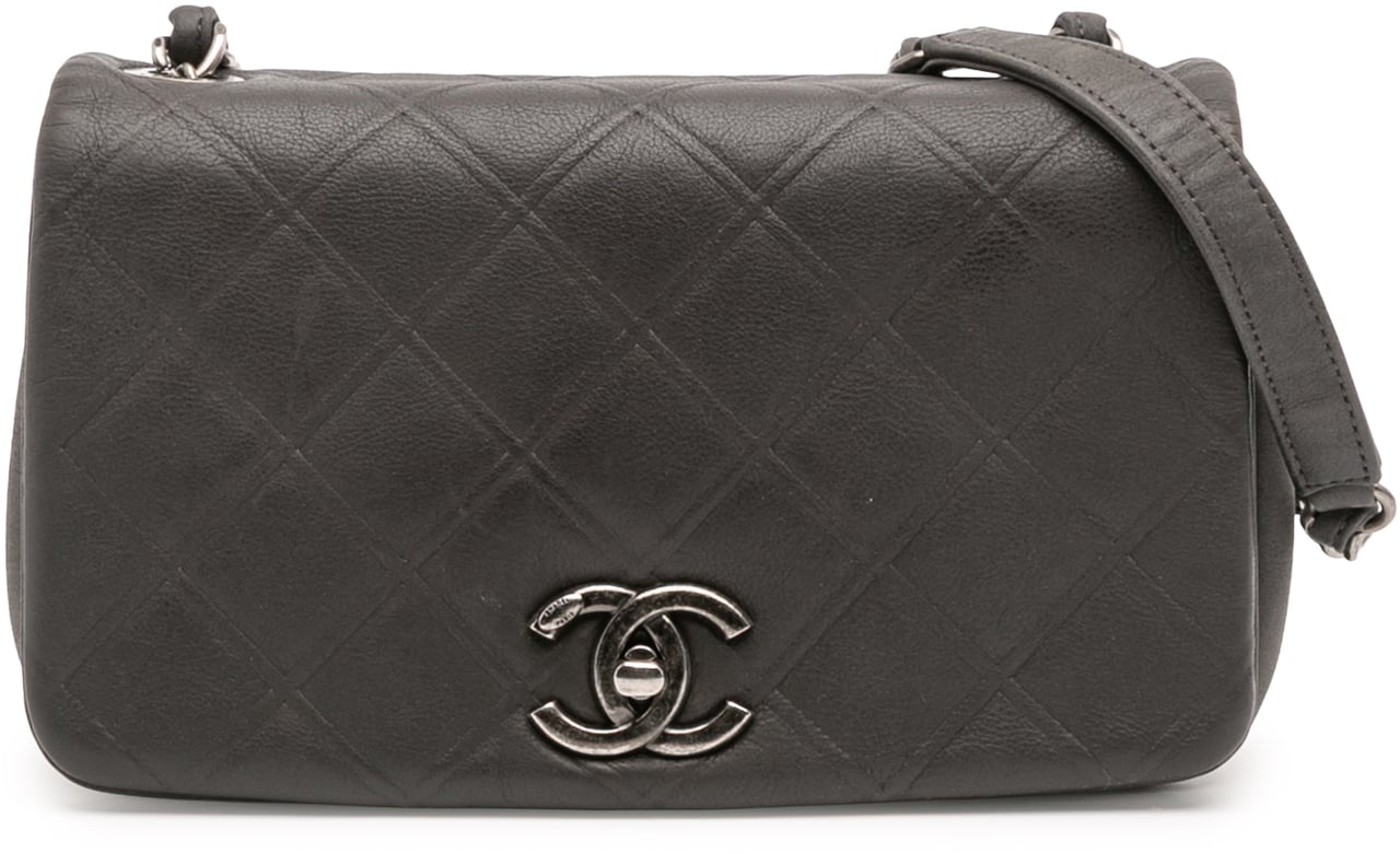 Chanel Small Diamond Embossed Calfskin New Chic Flap Grijs