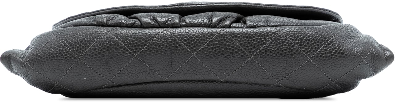 Chanel CC Caviar Half Moon Wallet on Chain Grijs