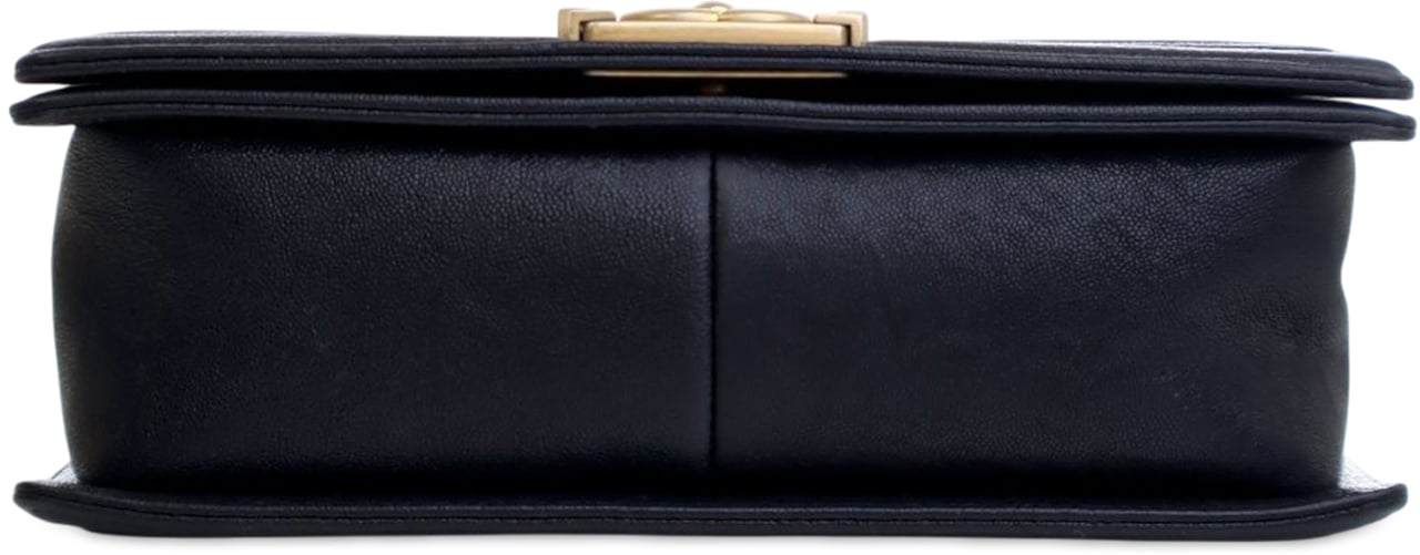 Chanel Old Medium Quilted Caviar Boy Flap Blauw