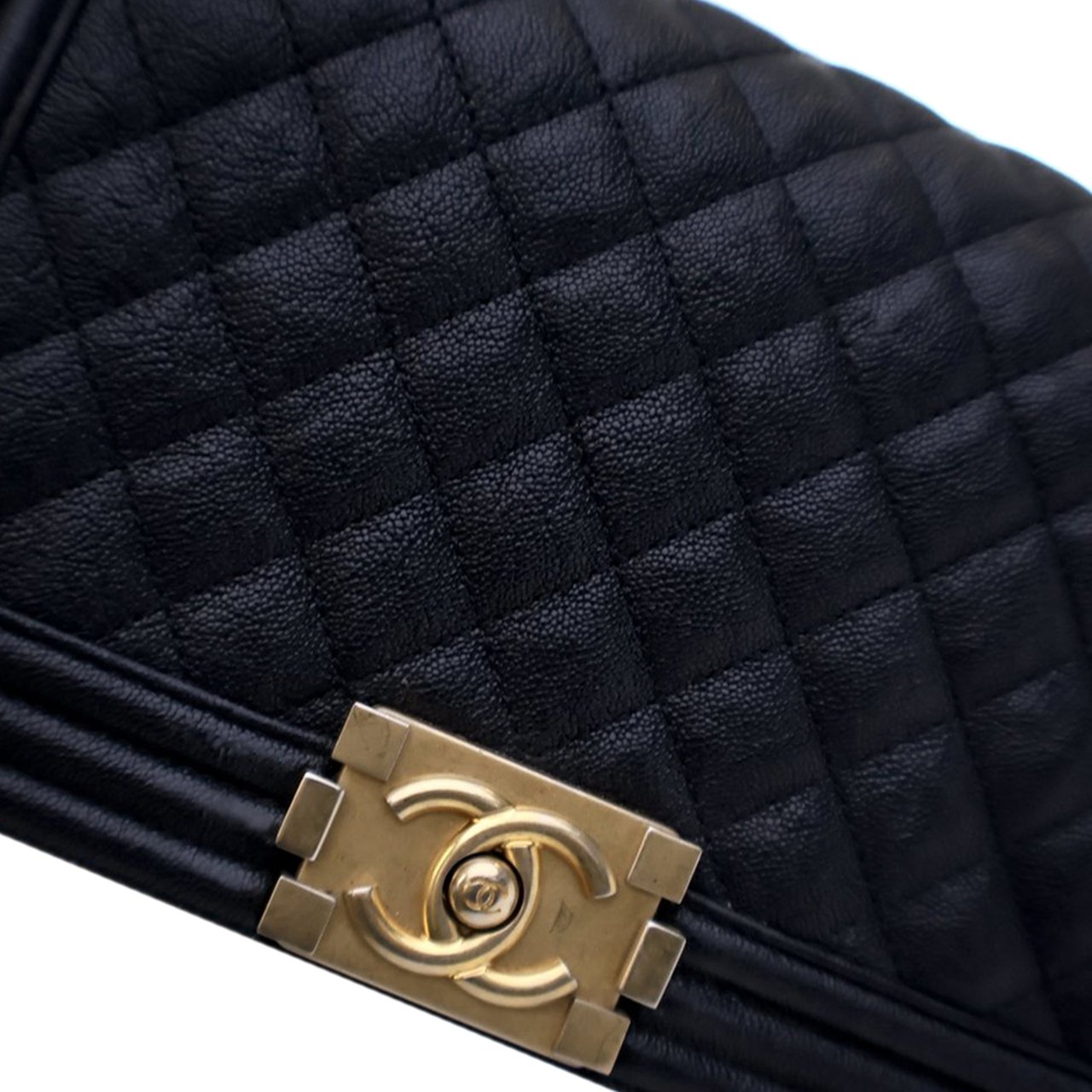 Chanel Old Medium Quilted Caviar Boy Flap Blauw