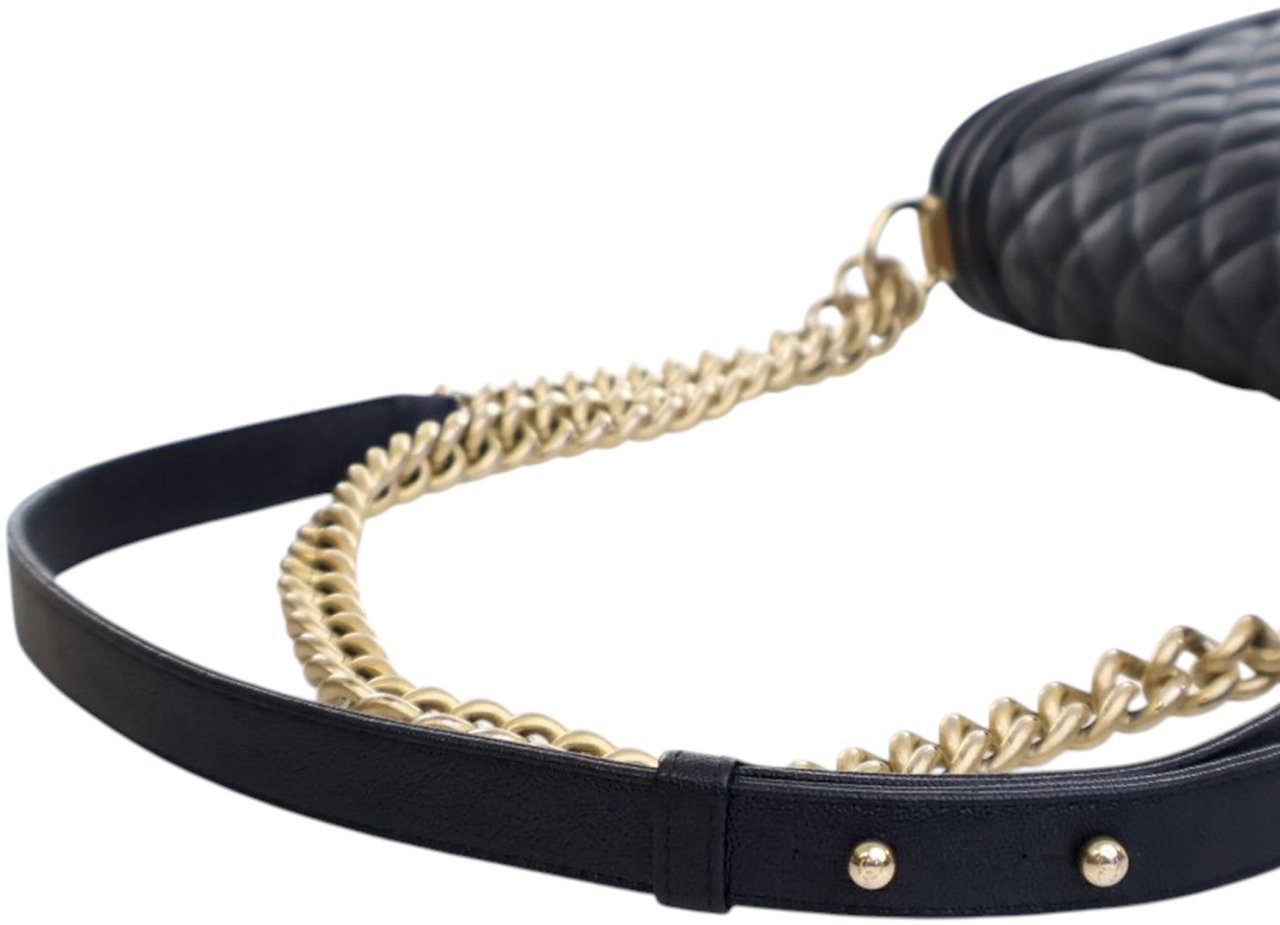 Chanel Old Medium Quilted Caviar Boy Flap Blauw