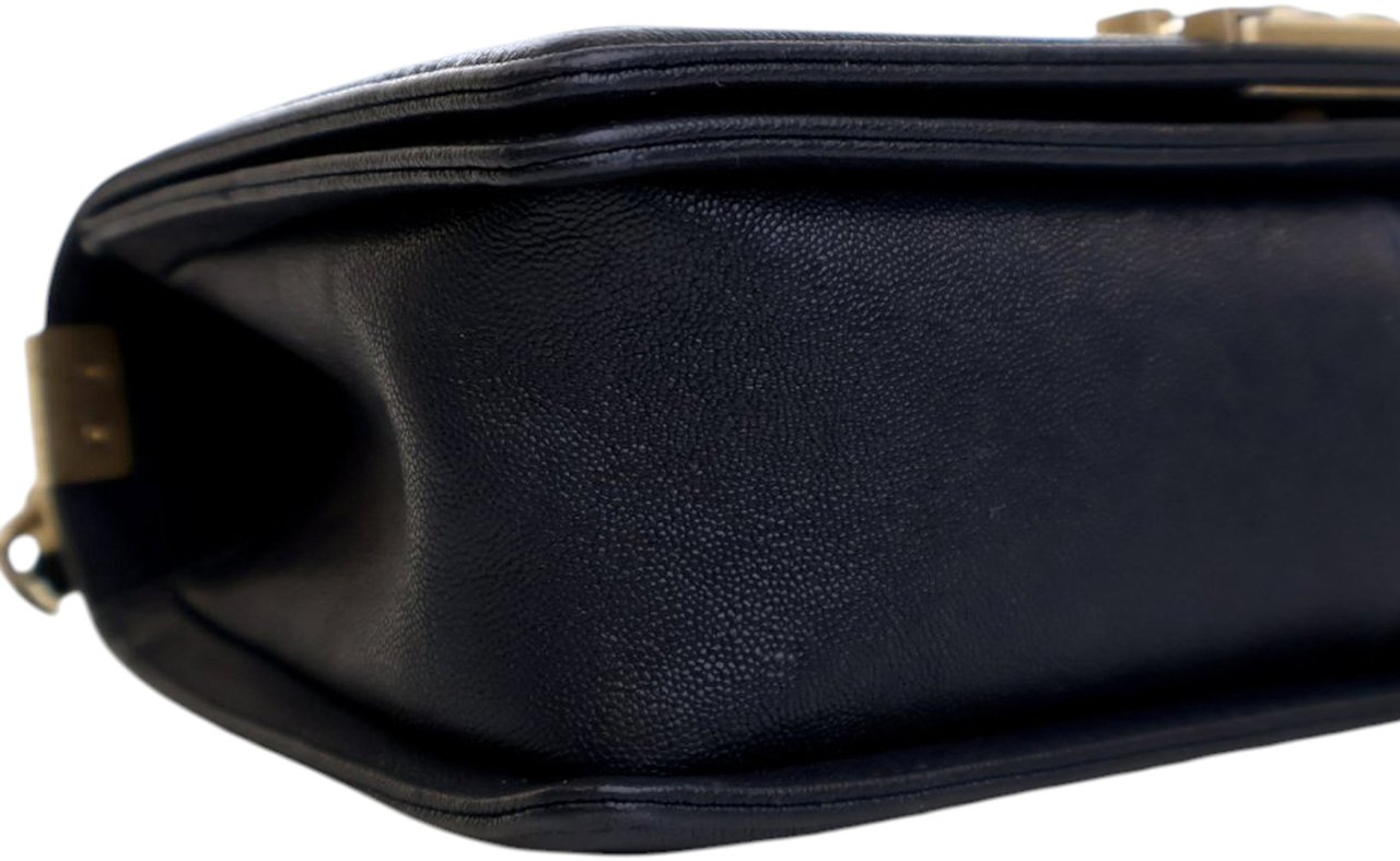 Chanel Old Medium Quilted Caviar Boy Flap Blauw