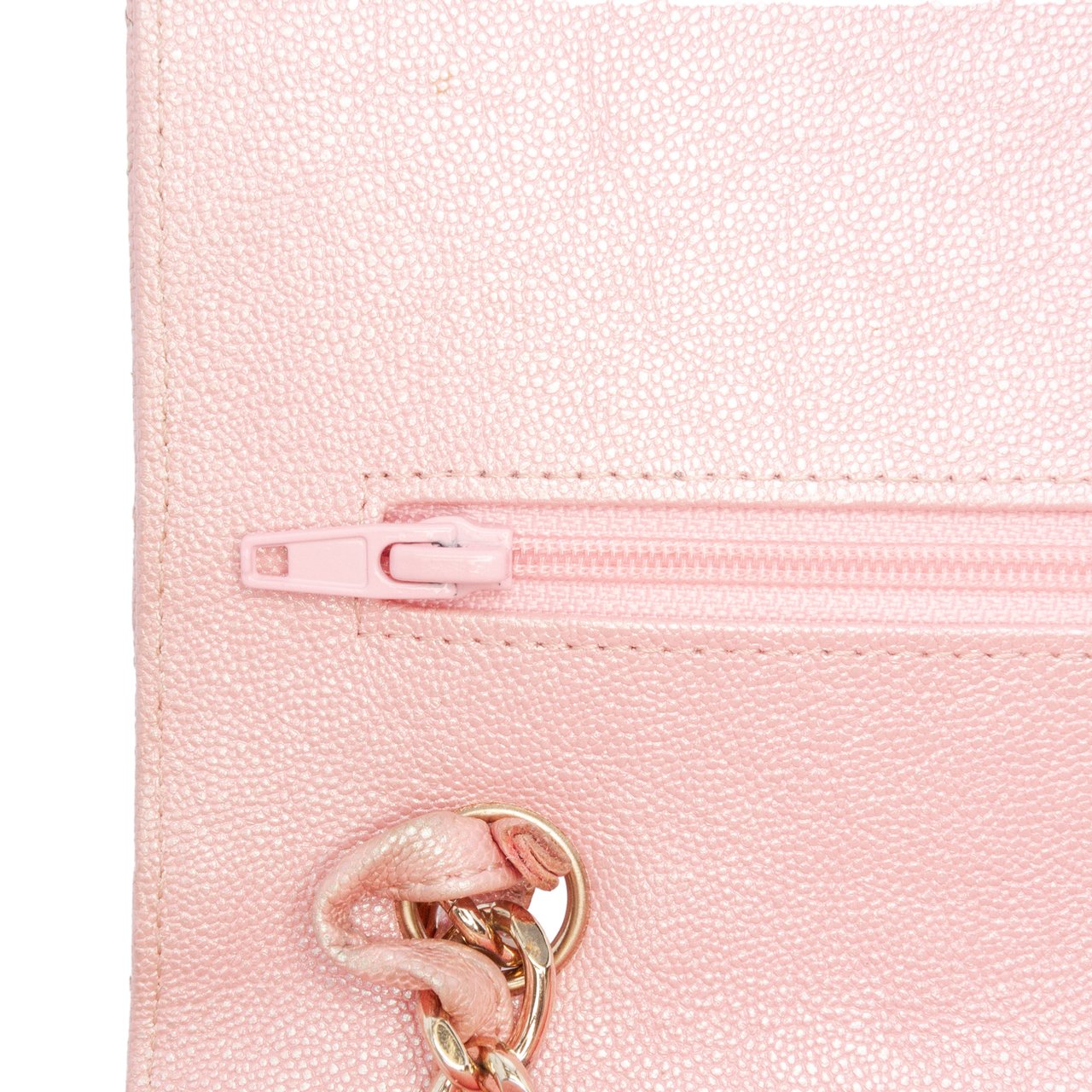 Chanel Jumbo Classic Iridescent Caviar Double Flap Roze