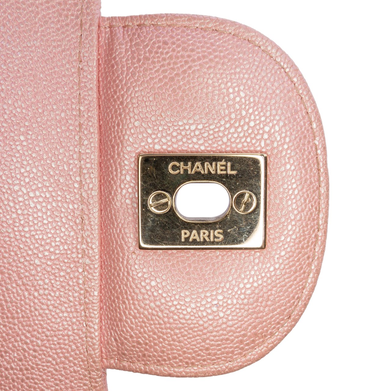 Chanel Jumbo Classic Iridescent Caviar Double Flap Roze