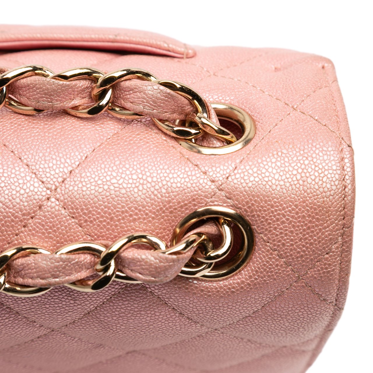 Chanel Jumbo Classic Iridescent Caviar Double Flap Roze