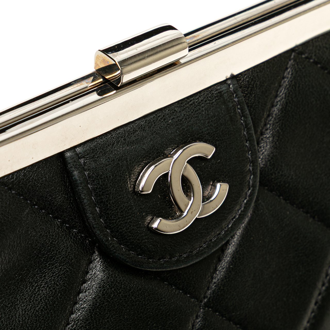 Chanel CC Quilted Lambskin Kiss Lock Frame Top Handle Bag Zwart