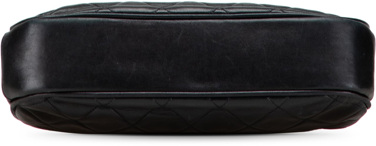 Chanel CC Quilted Lambskin Kiss Lock Frame Top Handle Bag Zwart