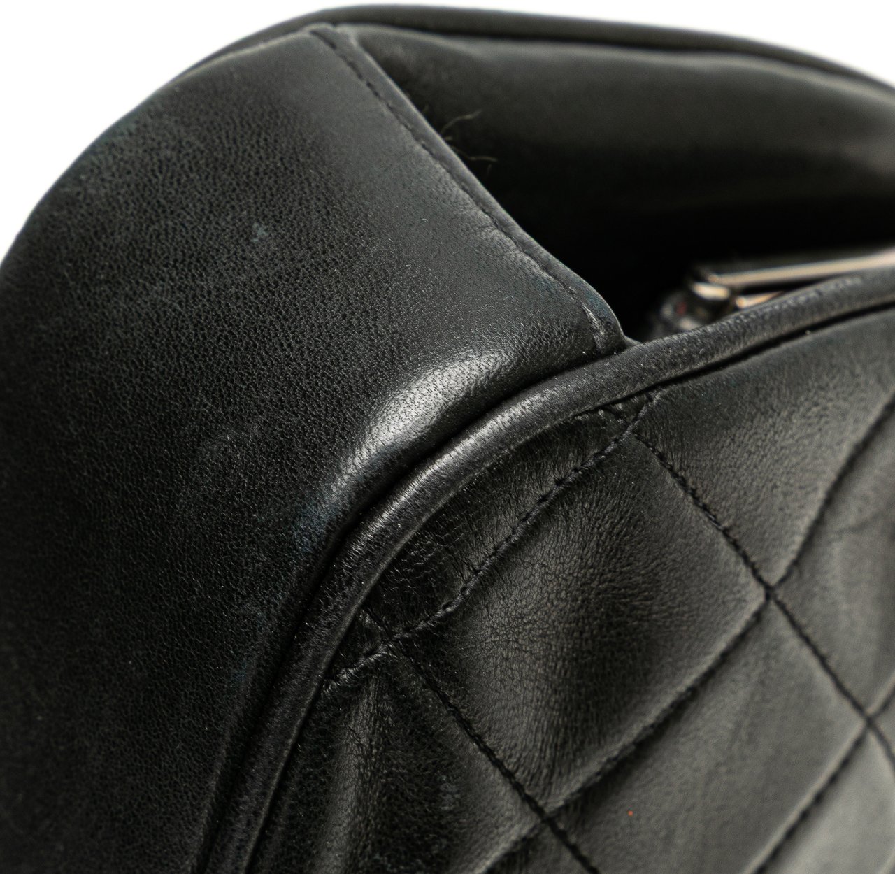 Chanel CC Quilted Lambskin Kiss Lock Frame Top Handle Bag Zwart