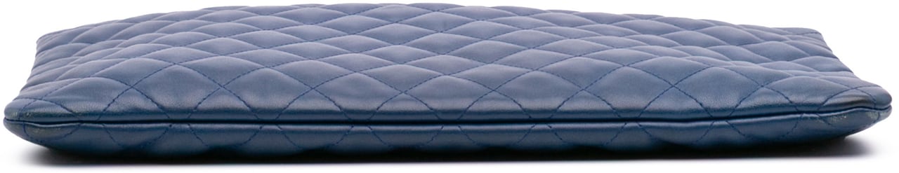 Chanel Large Quilted Lambskin O Case Clutch Blauw