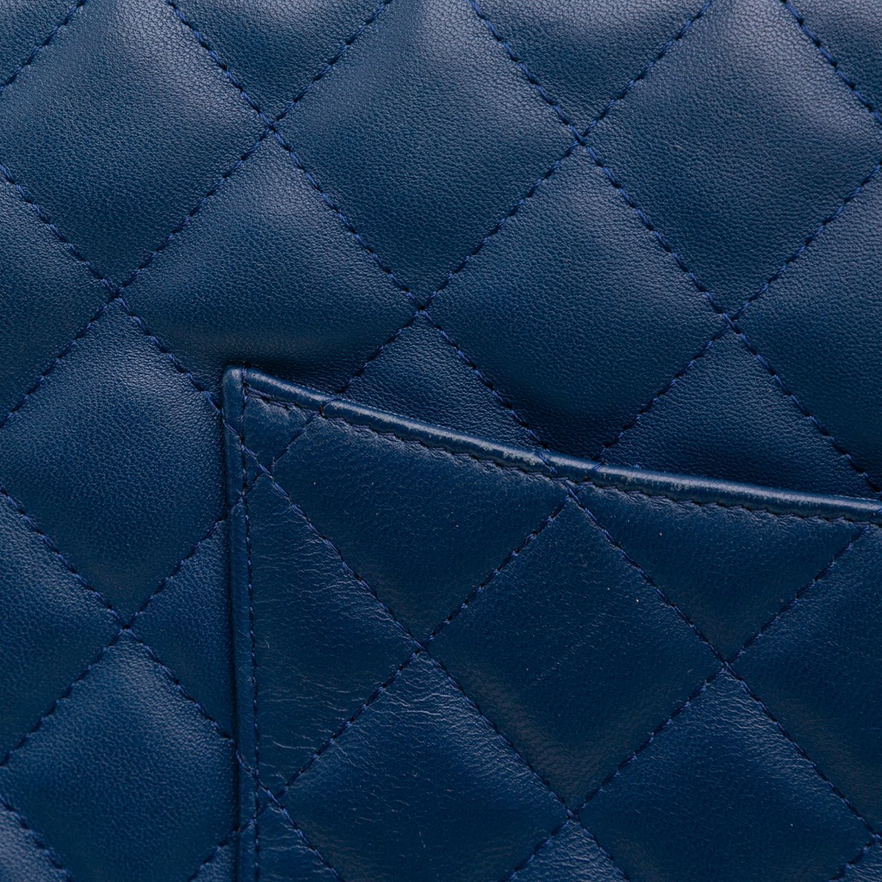 Chanel Large Quilted Lambskin O Case Clutch Blauw