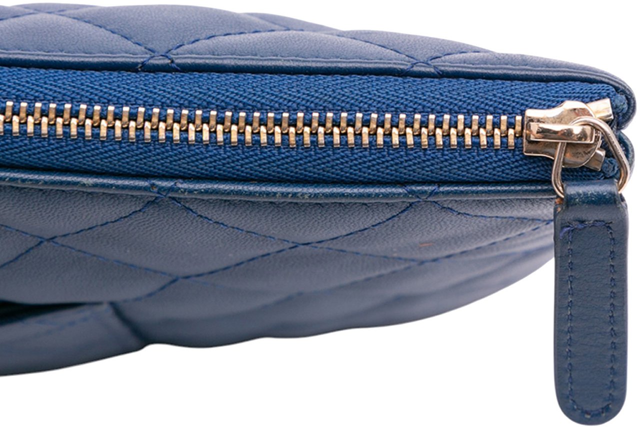 Chanel Large Quilted Lambskin O Case Clutch Blauw