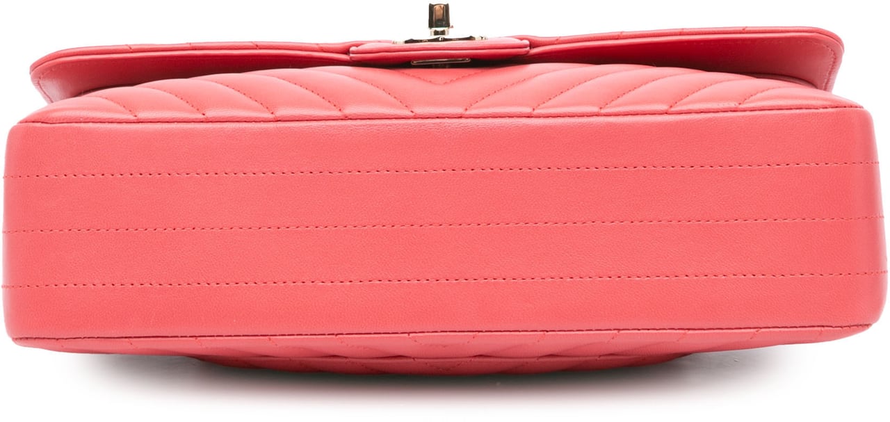Chanel Medium Classic Chevron Lambskin Double Flap Roze