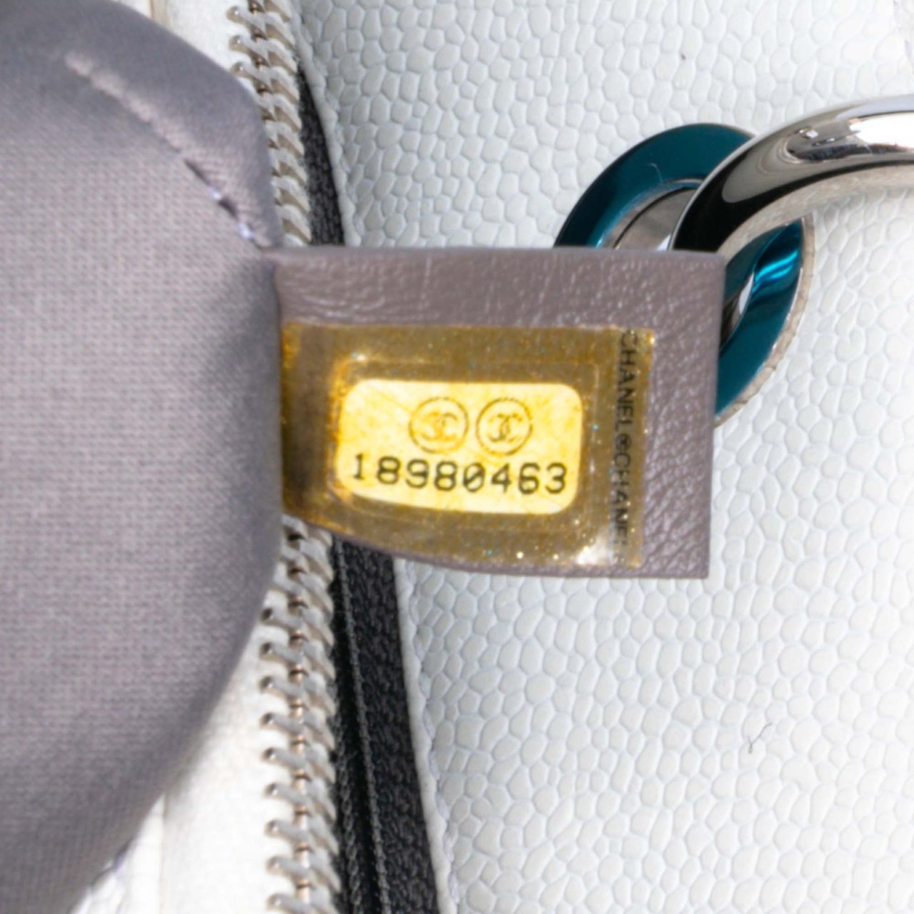 Chanel Caviar Grand Shopping Tote Wit