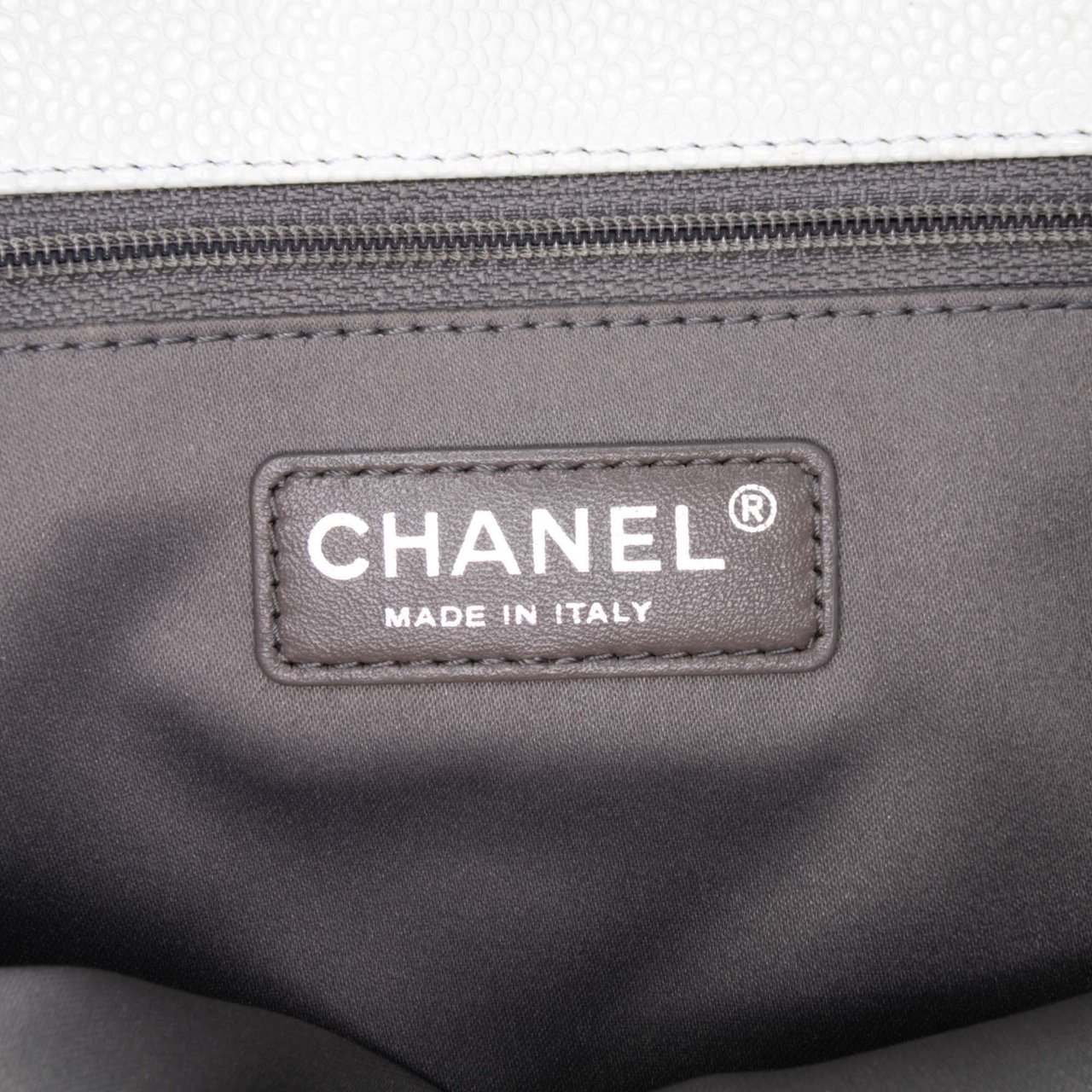 Chanel Caviar Grand Shopping Tote Wit